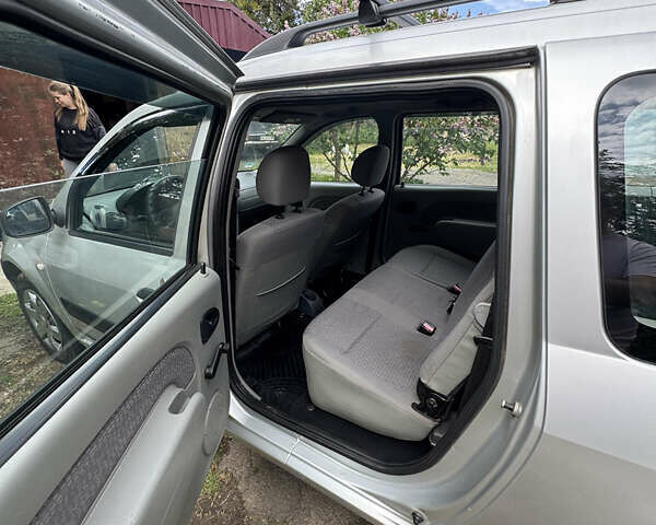 Серый Дачия Logan MCV, объемом двигателя 1.6 л и пробегом 211 тыс. км за 4300 $, фото 16 на Automoto.ua