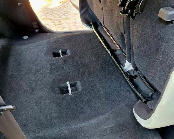 Серый Дачия Logan MCV, объемом двигателя 1.6 л и пробегом 170 тыс. км за 5700 $, фото 11 на Automoto.ua