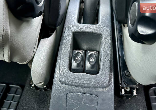 Сірий Дачія Logan MCV, об'ємом двигуна 1.6 л та пробігом 202 тис. км за 4400 $, фото 20 на Automoto.ua