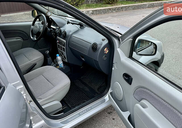 Сірий Дачія Logan MCV, об'ємом двигуна 1.6 л та пробігом 202 тис. км за 4400 $, фото 14 на Automoto.ua