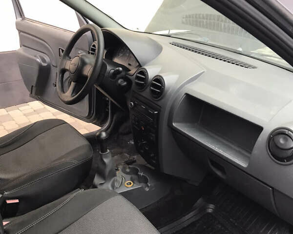 Серый Дачия Logan MCV, объемом двигателя 1.6 л и пробегом 231 тыс. км за 2900 $, фото 8 на Automoto.ua