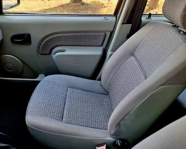 Серый Дачия Logan MCV, объемом двигателя 1.6 л и пробегом 170 тыс. км за 5700 $, фото 22 на Automoto.ua