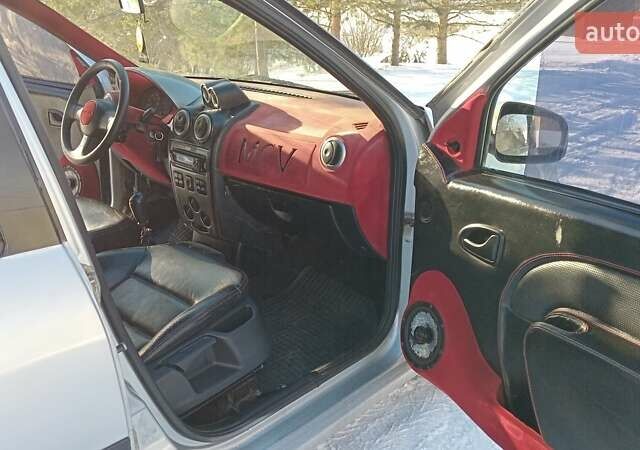 Серый Дачия Logan MCV, объемом двигателя 1.6 л и пробегом 445 тыс. км за 2750 $, фото 9 на Automoto.ua