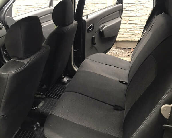 Серый Дачия Logan MCV, объемом двигателя 1.6 л и пробегом 231 тыс. км за 2900 $, фото 5 на Automoto.ua