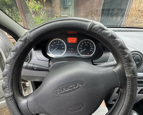 Серый Дачия Logan MCV, объемом двигателя 1.6 л и пробегом 211 тыс. км за 4300 $, фото 5 на Automoto.ua