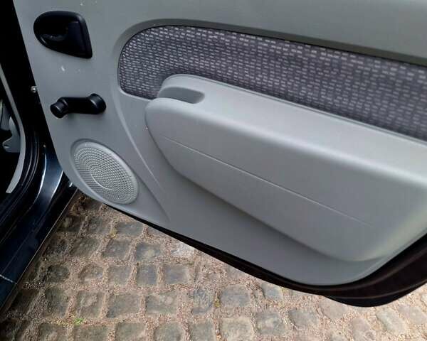 Серый Дачия Logan MCV, объемом двигателя 1.6 л и пробегом 170 тыс. км за 5700 $, фото 10 на Automoto.ua