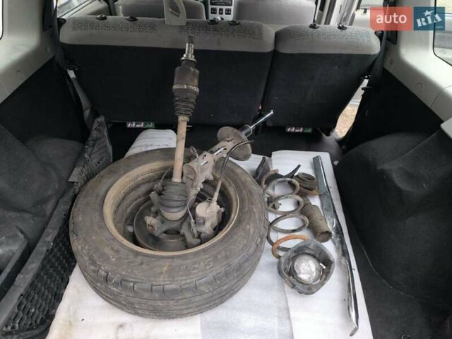 Серый Дачия Logan MCV, объемом двигателя 1.6 л и пробегом 276 тыс. км за 2100 $, фото 22 на Automoto.ua