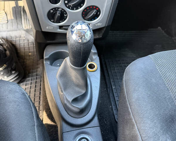 Серый Дачия Logan MCV, объемом двигателя 1.6 л и пробегом 313 тыс. км за 2999 $, фото 12 на Automoto.ua