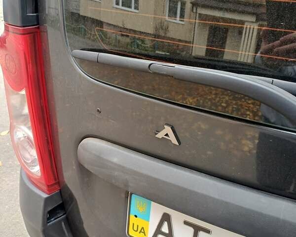 Серый Дачия Logan MCV, объемом двигателя 1.6 л и пробегом 126 тыс. км за 4300 $, фото 7 на Automoto.ua