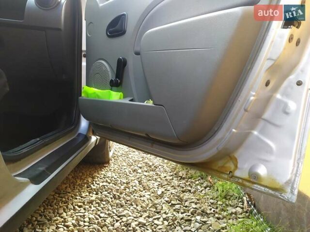 Сірий Дачія Logan MCV, об'ємом двигуна 1.6 л та пробігом 176 тис. км за 5000 $, фото 15 на Automoto.ua