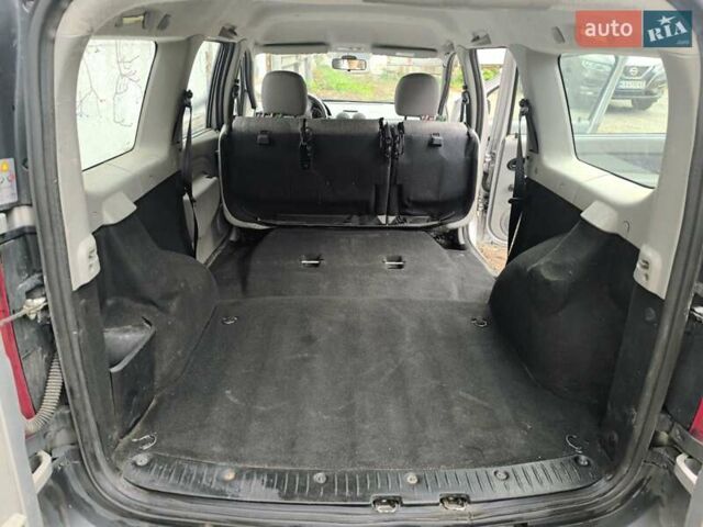 Серый Дачия Logan MCV, объемом двигателя 1.6 л и пробегом 276 тыс. км за 2100 $, фото 13 на Automoto.ua