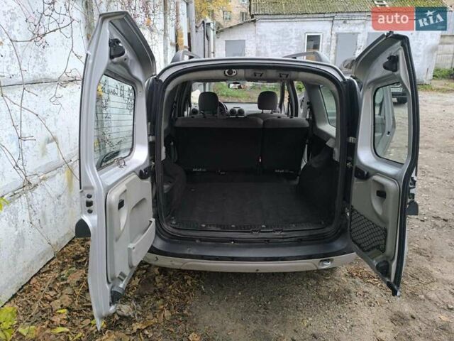 Серый Дачия Logan MCV, объемом двигателя 1.6 л и пробегом 276 тыс. км за 2100 $, фото 11 на Automoto.ua