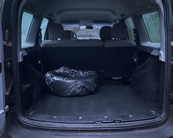 Серый Дачия Logan MCV, объемом двигателя 1.6 л и пробегом 196 тыс. км за 3900 $, фото 7 на Automoto.ua