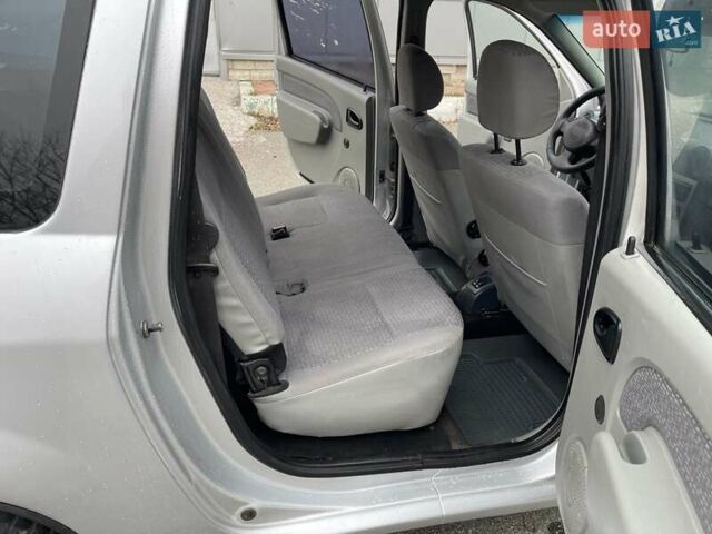 Сірий Дачія Logan MCV, об'ємом двигуна 1.6 л та пробігом 196 тис. км за 4100 $, фото 14 на Automoto.ua