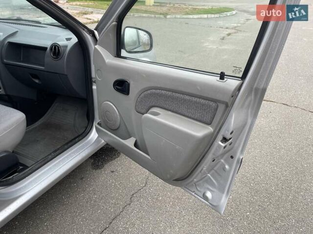Сірий Дачія Logan MCV, об'ємом двигуна 1.6 л та пробігом 196 тис. км за 4100 $, фото 18 на Automoto.ua