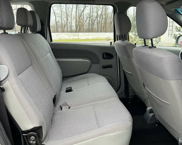 Серый Дачия Logan MCV, объемом двигателя 1.6 л и пробегом 245 тыс. км за 4999 $, фото 69 на Automoto.ua