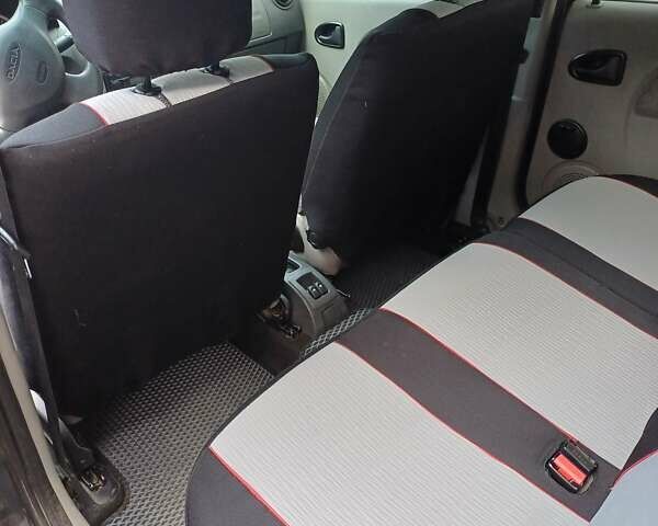 Серый Дачия Logan MCV, объемом двигателя 1.6 л и пробегом 126 тыс. км за 4300 $, фото 16 на Automoto.ua