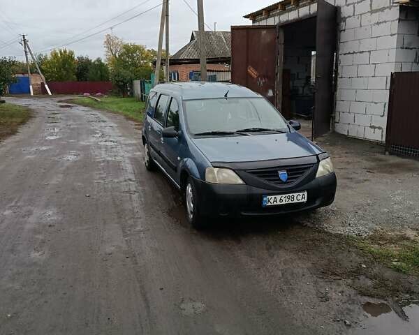 Серый Дачия Logan MCV, объемом двигателя 1.6 л и пробегом 206 тыс. км за 4150 $, фото 1 на Automoto.ua