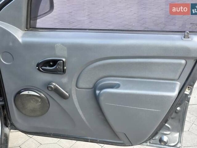 Серый Дачия Logan MCV, объемом двигателя 1.6 л и пробегом 248 тыс. км за 3200 $, фото 17 на Automoto.ua