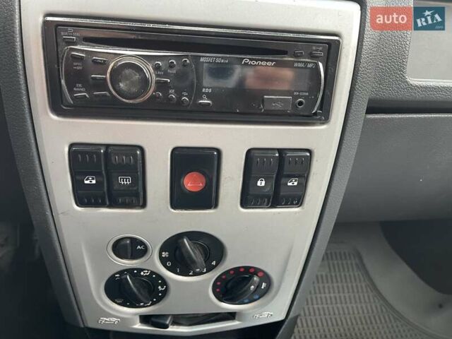 Сірий Дачія Logan MCV, об'ємом двигуна 1.6 л та пробігом 196 тис. км за 4100 $, фото 22 на Automoto.ua