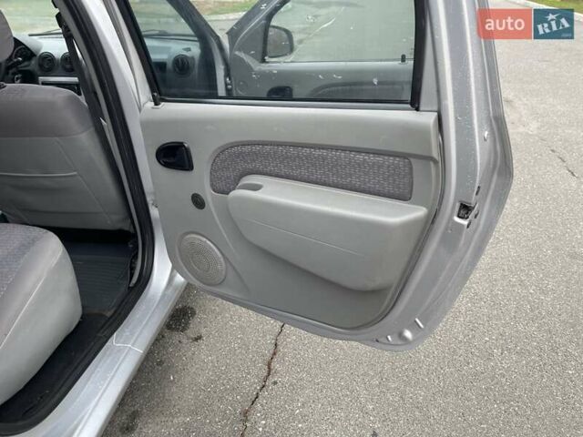 Сірий Дачія Logan MCV, об'ємом двигуна 1.6 л та пробігом 196 тис. км за 4100 $, фото 15 на Automoto.ua