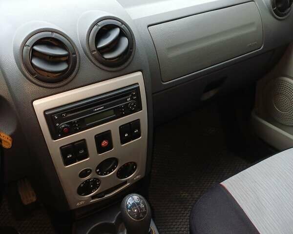 Серый Дачия Logan MCV, объемом двигателя 1.6 л и пробегом 126 тыс. км за 4300 $, фото 12 на Automoto.ua