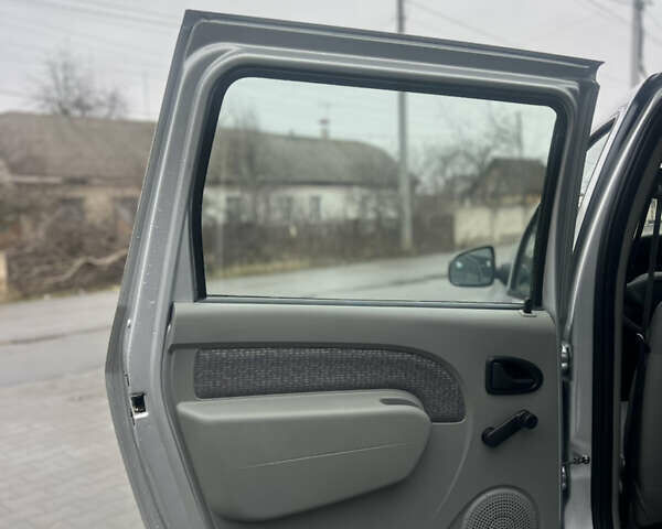 Сірий Дачія Logan MCV, об'ємом двигуна 1.6 л та пробігом 222 тис. км за 5800 $, фото 17 на Automoto.ua