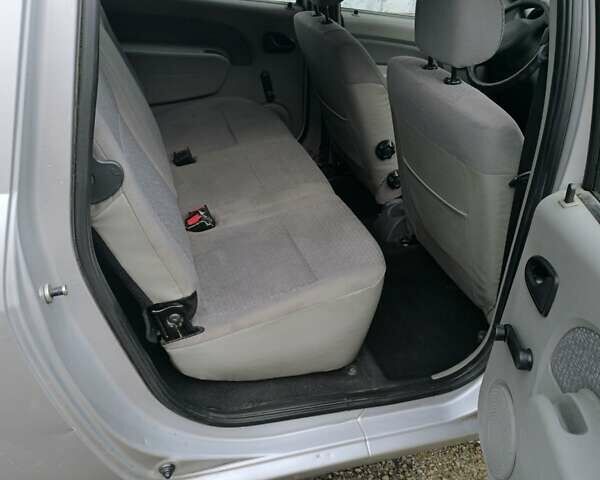 Серый Дачия Logan MCV, объемом двигателя 1.6 л и пробегом 276 тыс. км за 2100 $, фото 17 на Automoto.ua