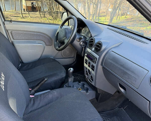 Серый Дачия Logan MCV, объемом двигателя 1.6 л и пробегом 313 тыс. км за 2999 $, фото 18 на Automoto.ua