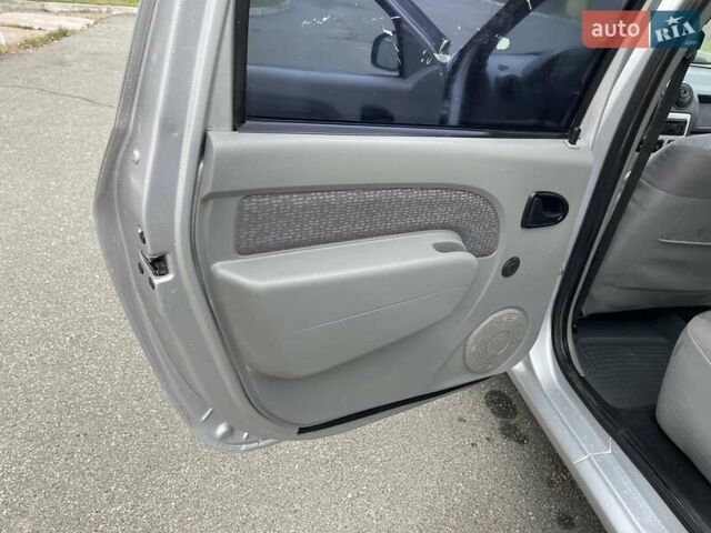 Сірий Дачія Logan MCV, об'ємом двигуна 1.6 л та пробігом 196 тис. км за 4100 $, фото 13 на Automoto.ua