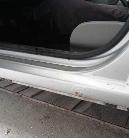 Серый Дачия Logan MCV, объемом двигателя 1.6 л и пробегом 278 тыс. км за 6000 $, фото 11 на Automoto.ua