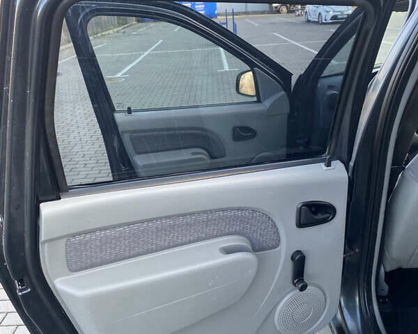 Серый Дачия Logan MCV, объемом двигателя 1.6 л и пробегом 206 тыс. км за 5300 $, фото 23 на Automoto.ua