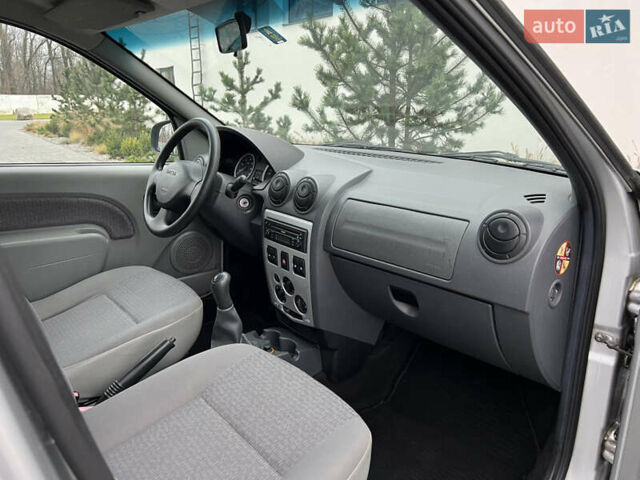 Серый Дачия Logan MCV, объемом двигателя 1.6 л и пробегом 245 тыс. км за 4999 $, фото 49 на Automoto.ua