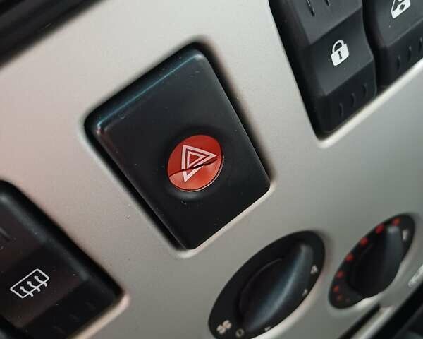 Серый Дачия Logan MCV, объемом двигателя 1.6 л и пробегом 126 тыс. км за 4300 $, фото 11 на Automoto.ua