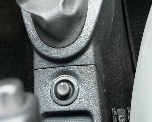 Серый Дачия Logan MCV, объемом двигателя 1.6 л и пробегом 245 тыс. км за 4999 $, фото 60 на Automoto.ua