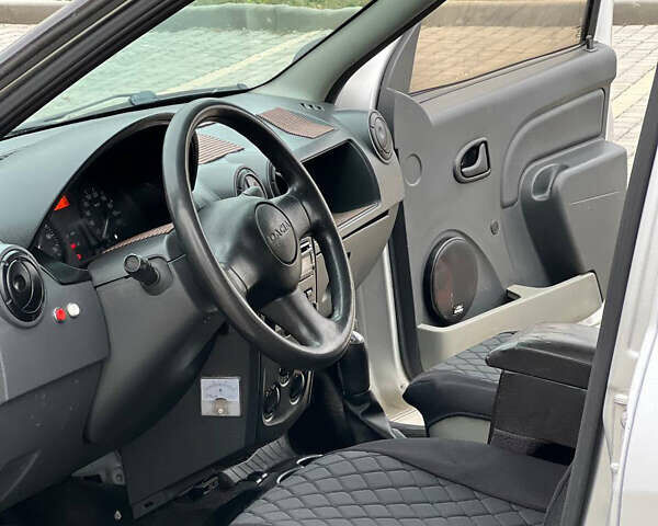 Сірий Дачія Logan MCV, об'ємом двигуна 1.6 л та пробігом 173 тис. км за 4750 $, фото 18 на Automoto.ua