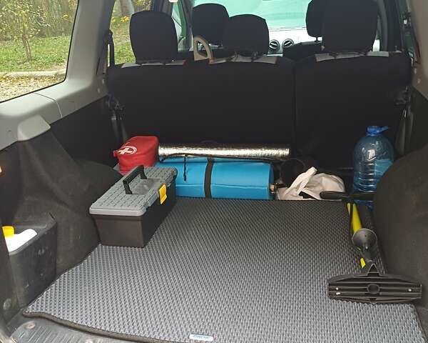 Серый Дачия Logan MCV, объемом двигателя 1.6 л и пробегом 126 тыс. км за 4300 $, фото 15 на Automoto.ua