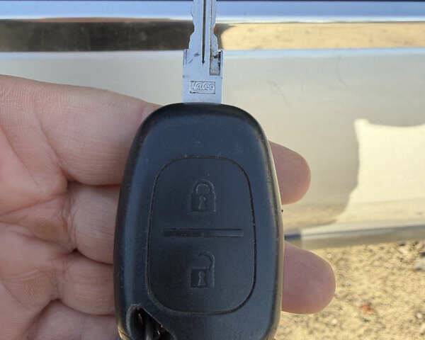 Серый Дачия Logan MCV, объемом двигателя 1.6 л и пробегом 313 тыс. км за 2999 $, фото 19 на Automoto.ua