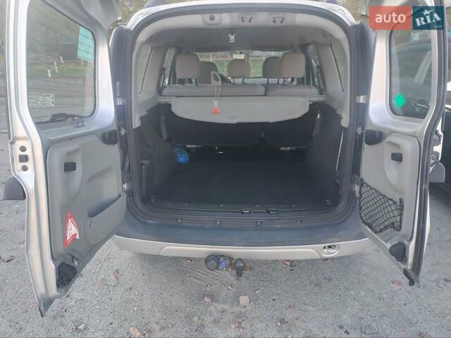 Сірий Дачія Logan MCV, об'ємом двигуна 1.6 л та пробігом 198 тис. км за 3300 $, фото 6 на Automoto.ua