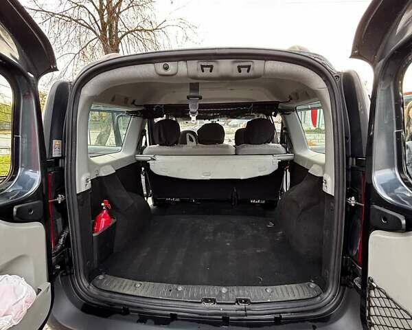 Сірий Дачія Logan MCV, об'ємом двигуна 1.6 л та пробігом 252 тис. км за 4800 $, фото 3 на Automoto.ua