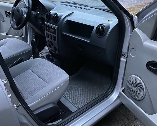 Серый Дачия Logan MCV, объемом двигателя 1.6 л и пробегом 196 тыс. км за 3900 $, фото 3 на Automoto.ua