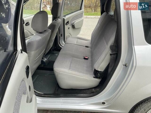 Сірий Дачія Logan MCV, об'ємом двигуна 1.6 л та пробігом 196 тис. км за 4100 $, фото 12 на Automoto.ua
