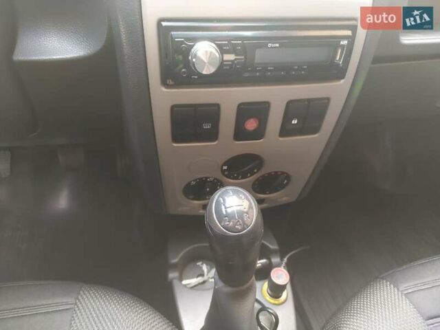Сірий Дачія Logan MCV, об'ємом двигуна 1.6 л та пробігом 176 тис. км за 5000 $, фото 14 на Automoto.ua