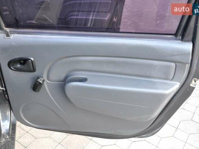 Серый Дачия Logan MCV, объемом двигателя 1.6 л и пробегом 248 тыс. км за 3200 $, фото 19 на Automoto.ua