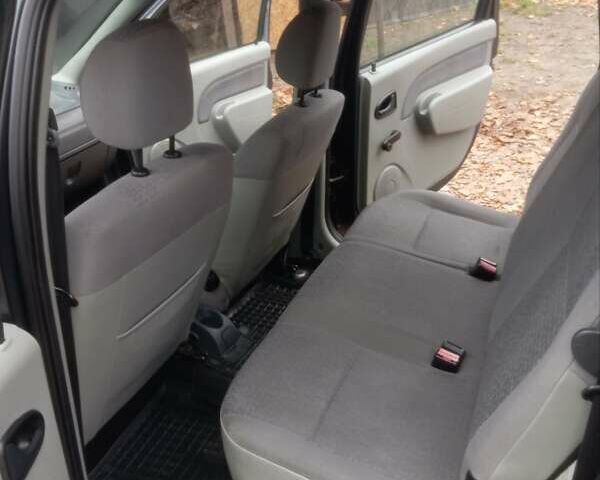 Серый Дачия Logan MCV, объемом двигателя 1.6 л и пробегом 214 тыс. км за 6200 $, фото 1 на Automoto.ua