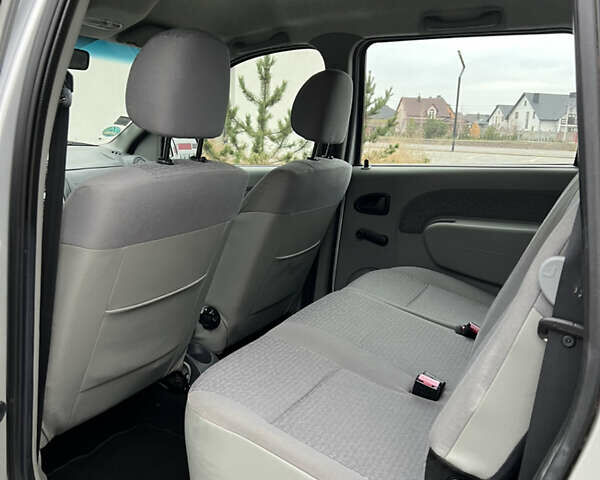 Серый Дачия Logan MCV, объемом двигателя 1.6 л и пробегом 245 тыс. км за 4999 $, фото 63 на Automoto.ua