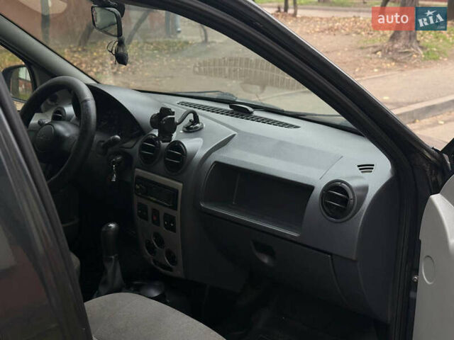 Сірий Дачія Logan MCV, об'ємом двигуна 1.6 л та пробігом 256 тис. км за 3950 $, фото 6 на Automoto.ua
