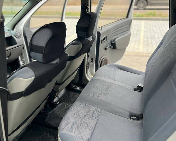 Сірий Дачія Logan MCV, об'ємом двигуна 1.6 л та пробігом 173 тис. км за 4750 $, фото 23 на Automoto.ua