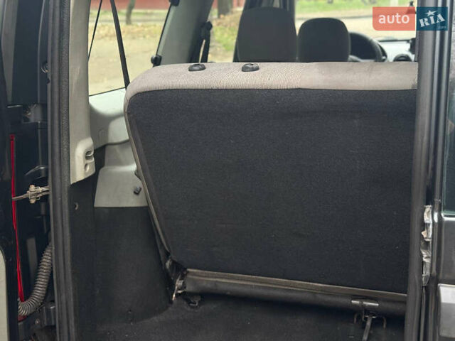 Сірий Дачія Logan MCV, об'ємом двигуна 1.6 л та пробігом 256 тис. км за 3950 $, фото 8 на Automoto.ua