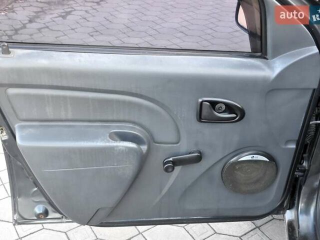 Серый Дачия Logan MCV, объемом двигателя 1.6 л и пробегом 248 тыс. км за 3200 $, фото 13 на Automoto.ua